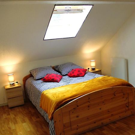 Charmant Appart Sous Toits Proche Chateau Des Ducs Chambery Bagian luar foto